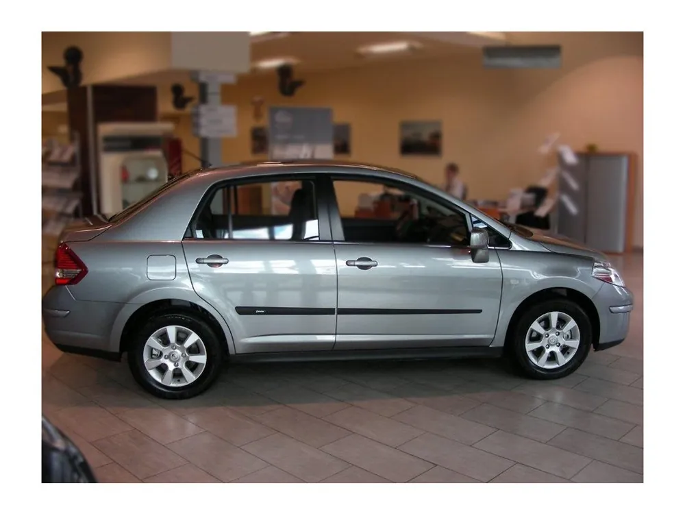 Boční ochranné lišty dveří Nissan Tiida 04R Výhodná Nabídka