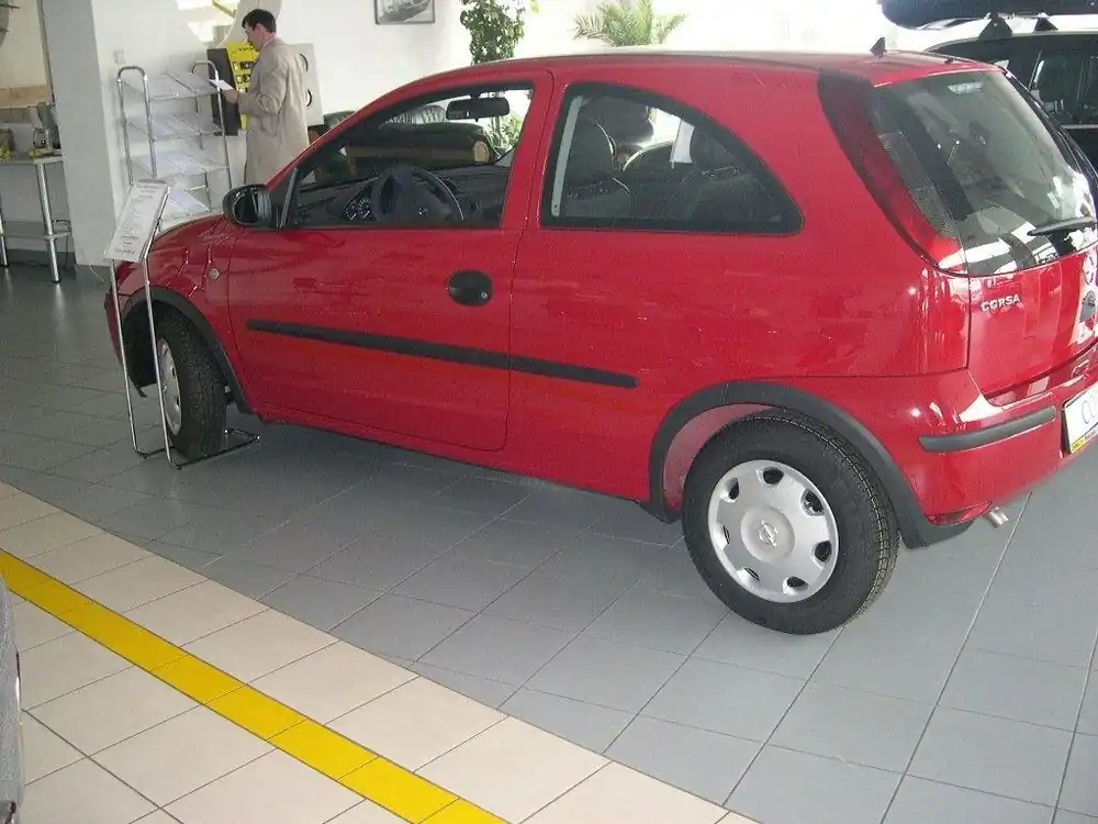 Výprodej Boční ochranné lišty dveří Opel Corsa C 3D 00R htb