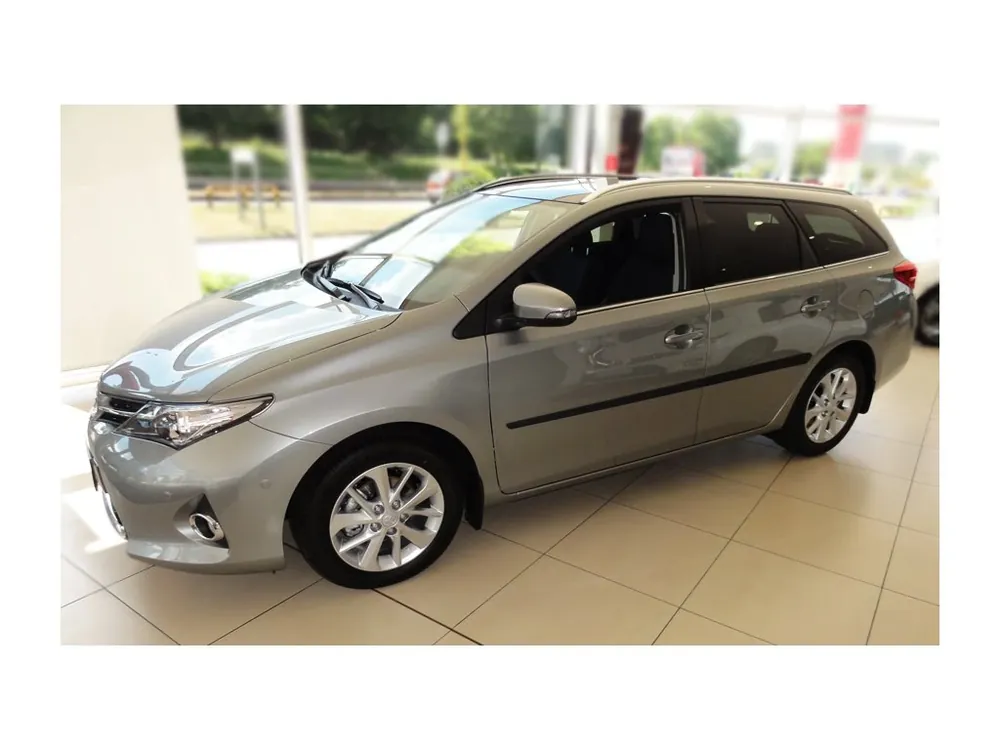 Sleva Boční ochranné lišty dveří Toyota Auris Wagon 13R