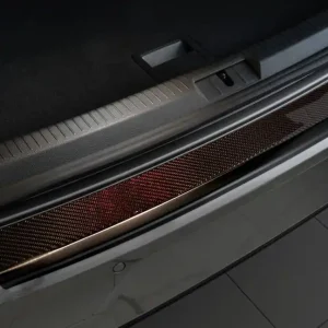 Nerezový kryt prahu zadních dveří Volkswagen Golf VII (2012 - 2019) - RED CARBON - Avisa Hit Sezóny