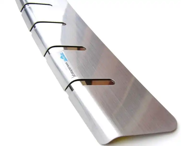 Nerezový kryt prahu pátých dveří Fiat Tipo Combi (2015 - 2023) - drážkovaný - Alu Frost Tovární Cena