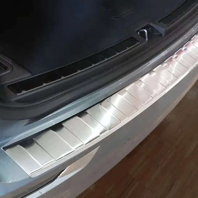 Nerezový kryt prahu zadních dveří Volvo XC60 II (od roku 2017>) - Avisa 2/35583 Must-Have