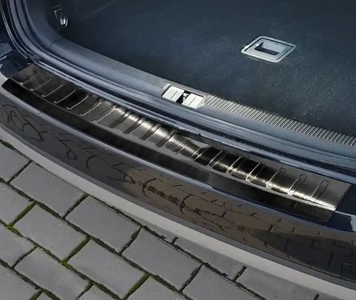 Nerezový kryt prahu zadních dveří Volkswagen Passat B7 Alltrack (2012 - 2014) - Avisa Expresní Doručení