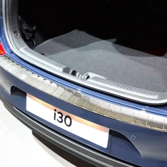 Nerezový kryt prahu zadních dveří Hyundai i30 III Hatchback (od roku 2016>) - Avisa 2/35137 Rychlé Dodání