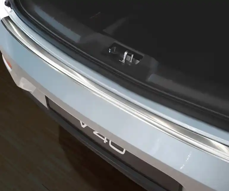 Nerezový kryt prahu zadních dveří Volvo V40 Facelift (od roku 2016>) - Avisa Ihned K Objednání