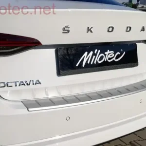 Škoda Octavia IV sedan i RS 19- – práh pátých dveří s výstupky, stříbrný matný Must-Have