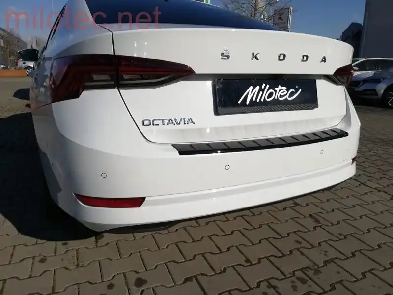 Rychlé Dodání Škoda Octavia IV sedan i RS 19- – práh pátých dveří s výstupky, černý lesklý