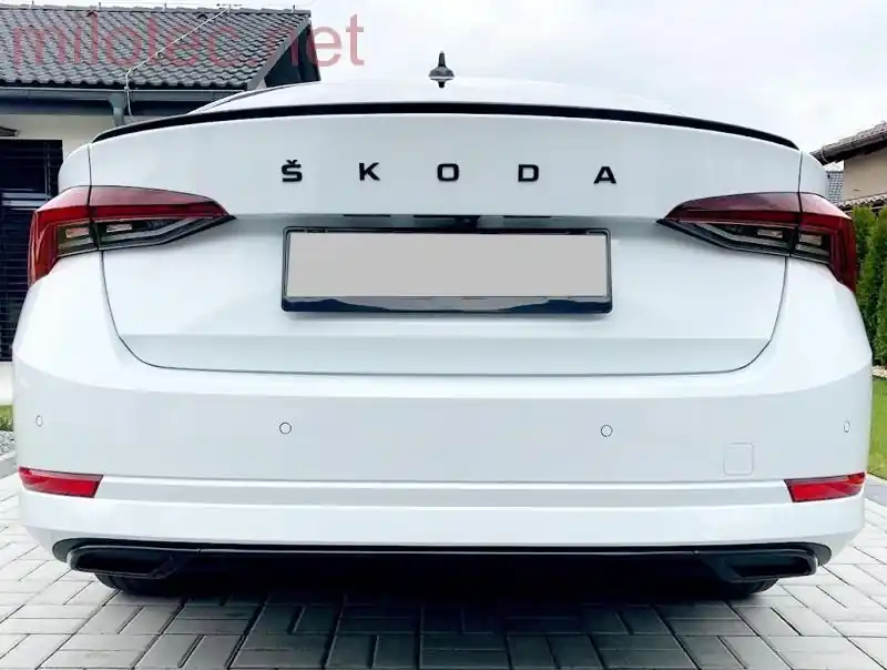 Speciální Cena Škoda Octavia IV 19- Dummy – koncovky výfuku se středovou lištou černý lesklý