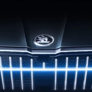 Nejprodávanější Škoda Enyaq iV - přední logo na kapotu ŠKODA AUTO