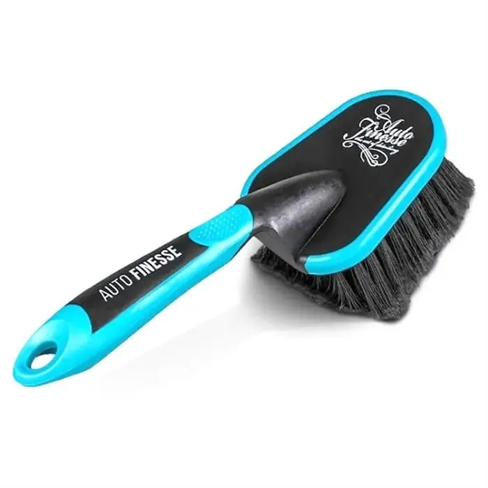 Sleva Auto Finesse Arch Blaster chemicky odolný kartáč na podběhy