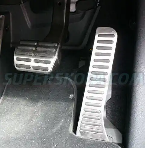 VW Passat 3C 06-10 - dekor RS pedálu automat Nejlepší Cena