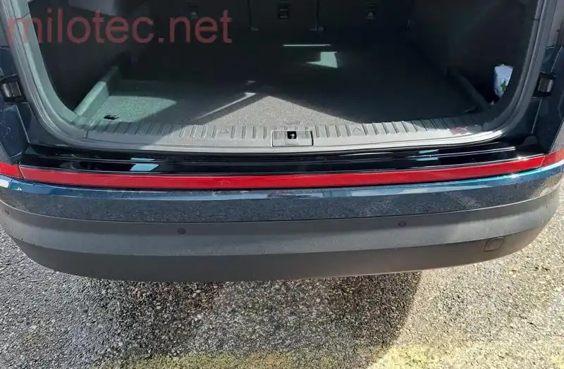 Škoda Kodiaq Facelift 2021- - práh pátých dveří RS look - černý lesk ‘‘klavírlak‘‘ Ověřený