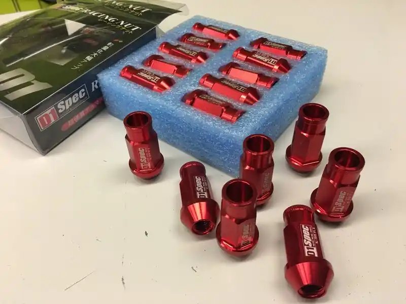 Tovární Cena Odlehčené matice kol - D1 Racing Spec červené dlouhé 12x1.25