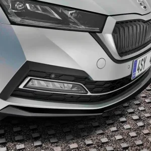 Škoda Octavia IV - Spoiler předního nárazníku v barvě F9R Odeslání Ihned