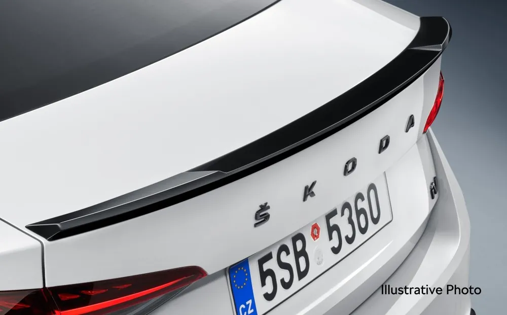 Cenová Bomba Škoda Octavia IV Limo - spoiler 5. dveří v barvě F9R
