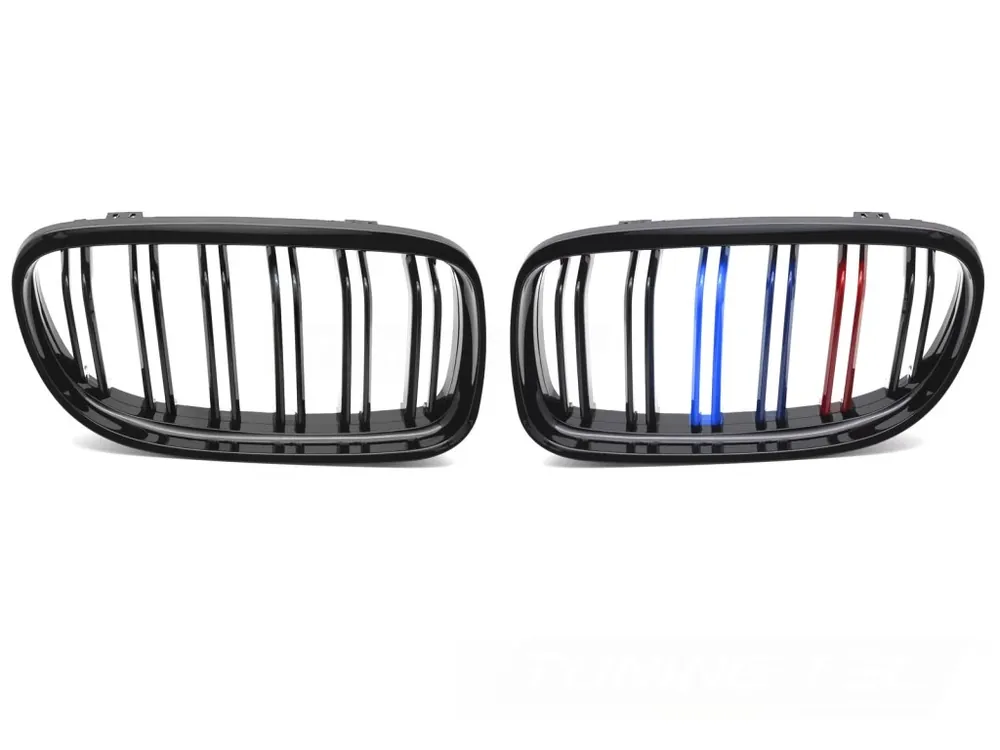 Výprodej Přední maska, ledvinky BMW E90 / E91 LCI 09-11 lesklá černá, dvojitá žebra s třemi barevnými pásky