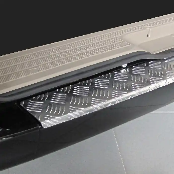 Hliníkový kryt prahu zadních dveří Volkswagen T7 Transporter (od roku 2024>) - Alu Frost Časově Omezené