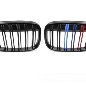 Objednat Nyní BMW X1 F48 2015-2020 - Přední maska černá lesklá double bar s trikolórou