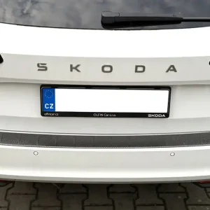 Škoda Superb IV Combi - OEM ochranný panel zadního nárazníku CARBON Finální Výprodej