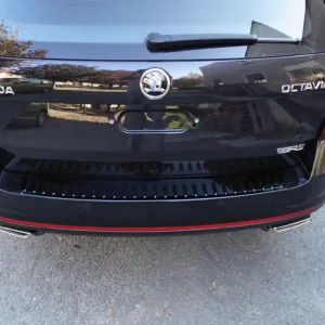 Škoda Octavia III Combi RS před fl - ochranný panel zadního nárazníku - GLOSSY BLACK Finální Výprodej